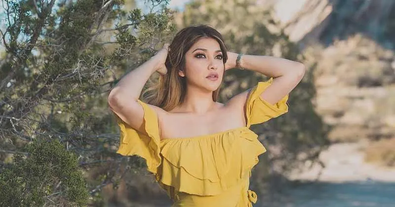 Inilah 9 Potret Sarah Azhari yang Makin Menggoda