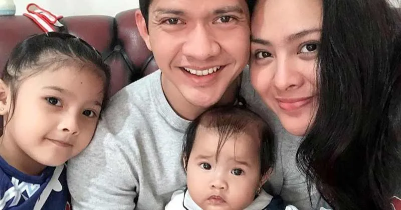 5 Momen Bahagia Iko Uwais dan Keluarga Setelah 4 Bulan Terpisah