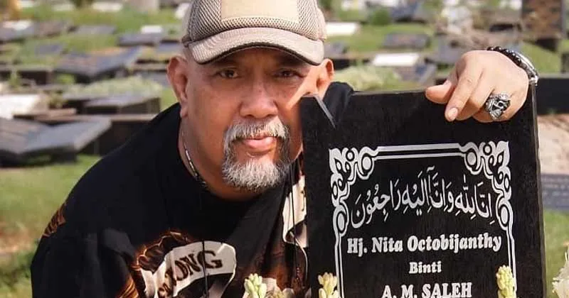 Romantisnya Indro Warkop Saat Peringati 40 Hari Kepergian Sang Istri