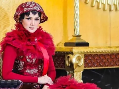 gaya-hijab-unik-mulan-jameela
