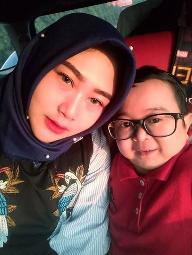 pacar-baru-daus-mini-shelvie-hana-wijaya-4