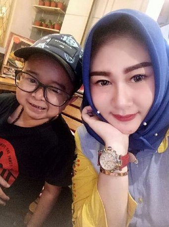 pacar-baru-daus-mini-shelvie hana wijaya