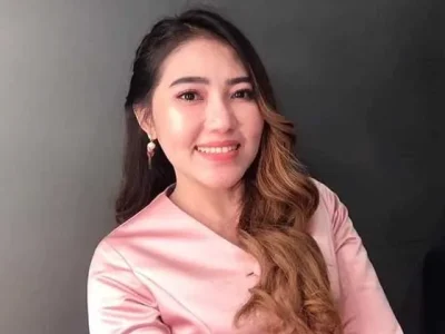 via vallen diusir dari pesawat