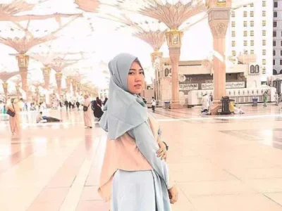 Foto Via Vallen umroh