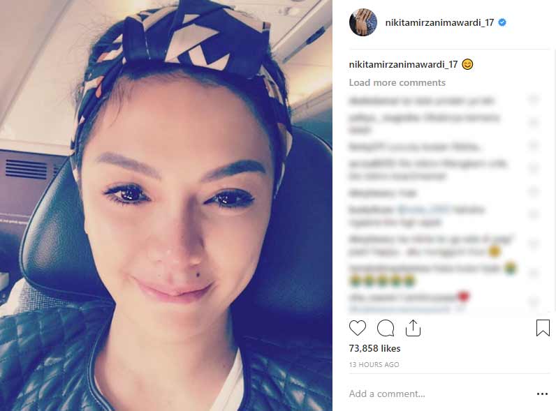 Foto Nikita Mirzani lepas hijab