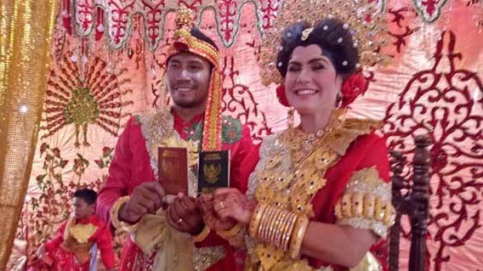 Cewek bule dan cowok Indonesia