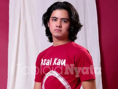 aliando-syarief-nyanyi
