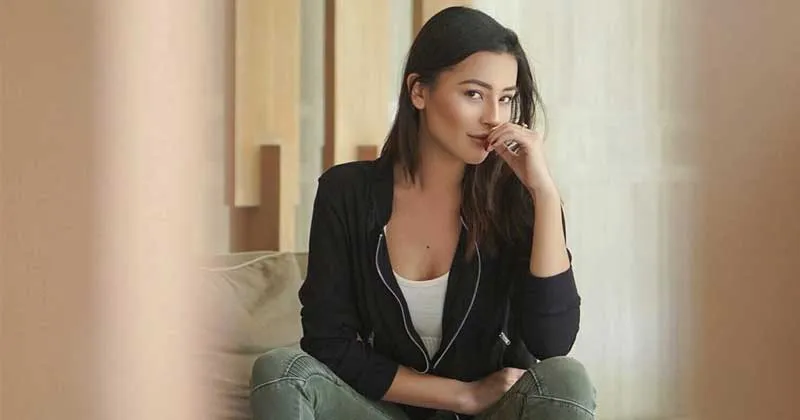Nina Kozok Akhirnya Pecah Telur Gara-Gara Jelangkung