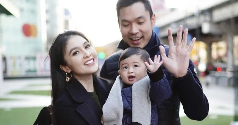 6 Pose Gemas Anak Sandra Dewi Liburan di Jepang, Jadi Pengen Gigit!
