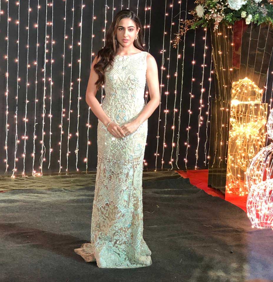 sara-ali-khan-di resepsi-pernikahan-priyanka chopra