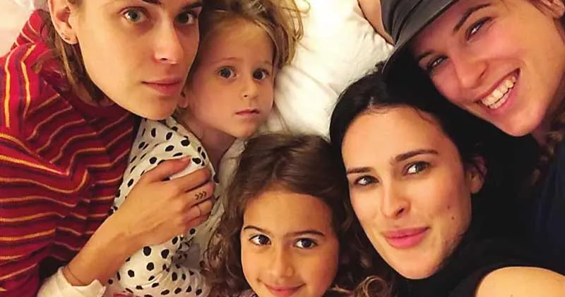 So Sweet! Kelima Putri Bruce Willis Kompak Pamer Kehangatan