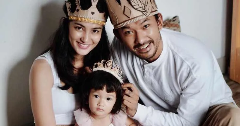 Contek Resolusi Tahun Baru Sederhana dan Inspiratif Ala Rio Dewanto