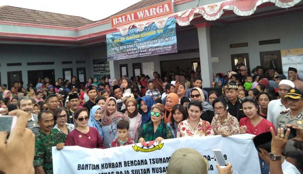 bakti-sosial-ayu-azhari-1