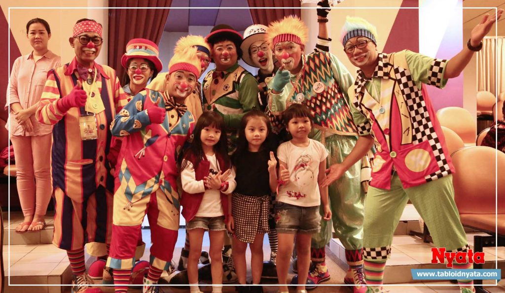 clown show uk petra