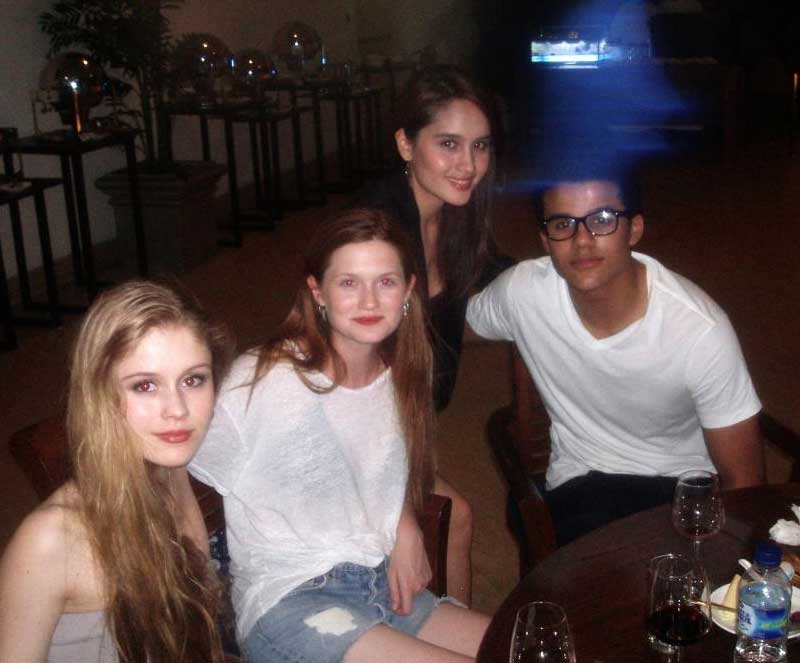 foto-cinta-laura-dan-artis-hollywood bonnie wright
