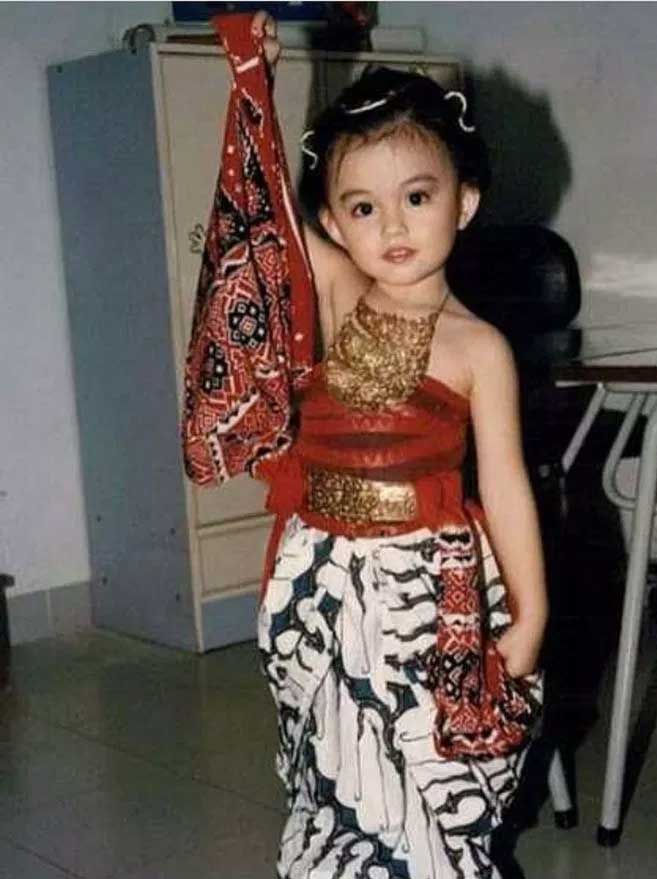 foto-masa-kecil-artis agnezmo