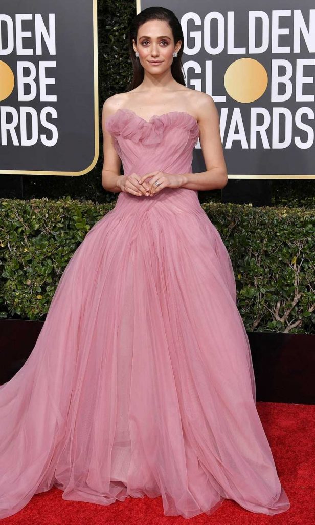 gaun-terbaik-golden-globe-2018 emmy rosum