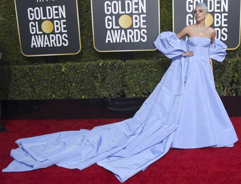gaun-terbaik-golden-globe-2018 lady gaga