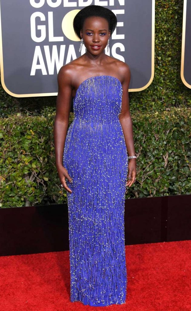 gaun-terbaik-golden-globe-2018 lupita nyong'o