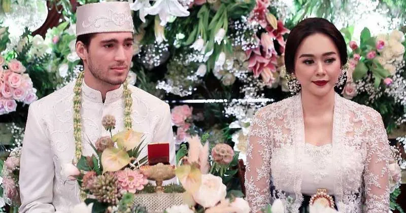 Aura Kasih Ungkap Alasannya Nikah Siri di Bangkok