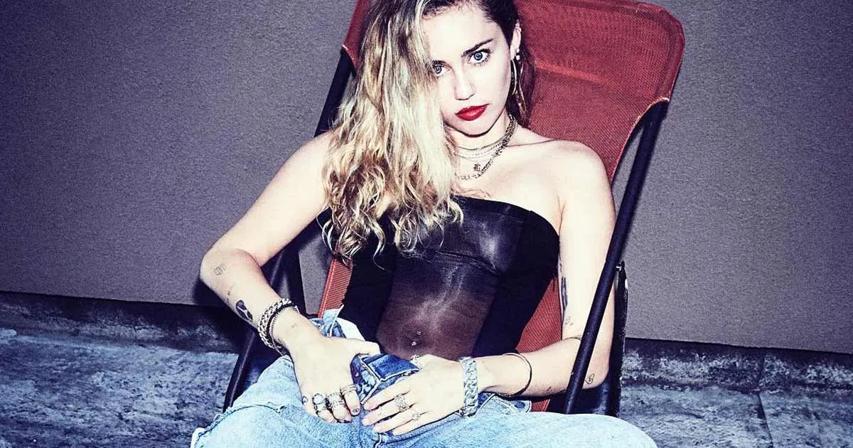 Baru Saja Menikah, Miley Cyrus Sudah Hamil Anak Pertama?