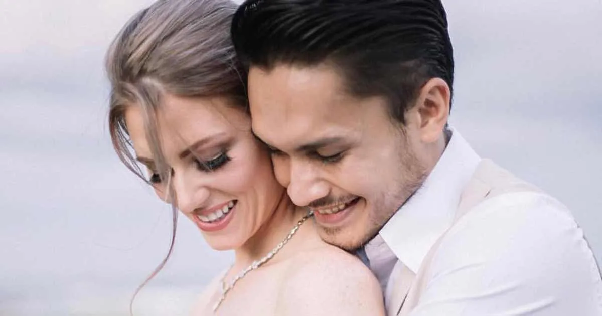 10 Momen Romantis di Pernikahan Randy Pangalila yang Digelar Privat