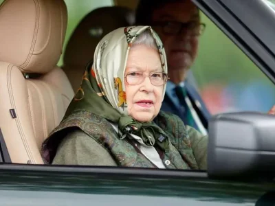 ratu-elizabeth-menyetir-sendiri 2