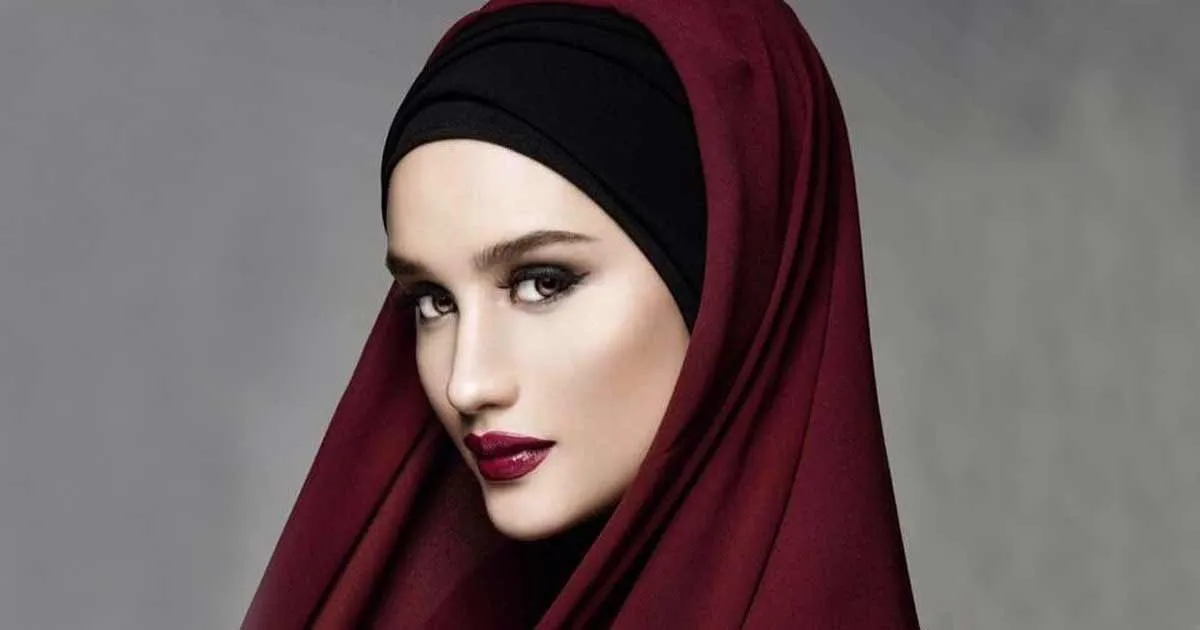 Kerap Berpakaian Seksi, Cinta Laura Tampil Beda dengan Hijab