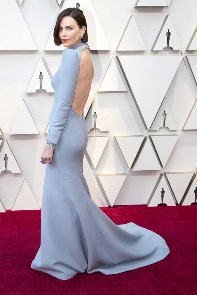 gaun-terbaik-oscar-2019 charlize theron