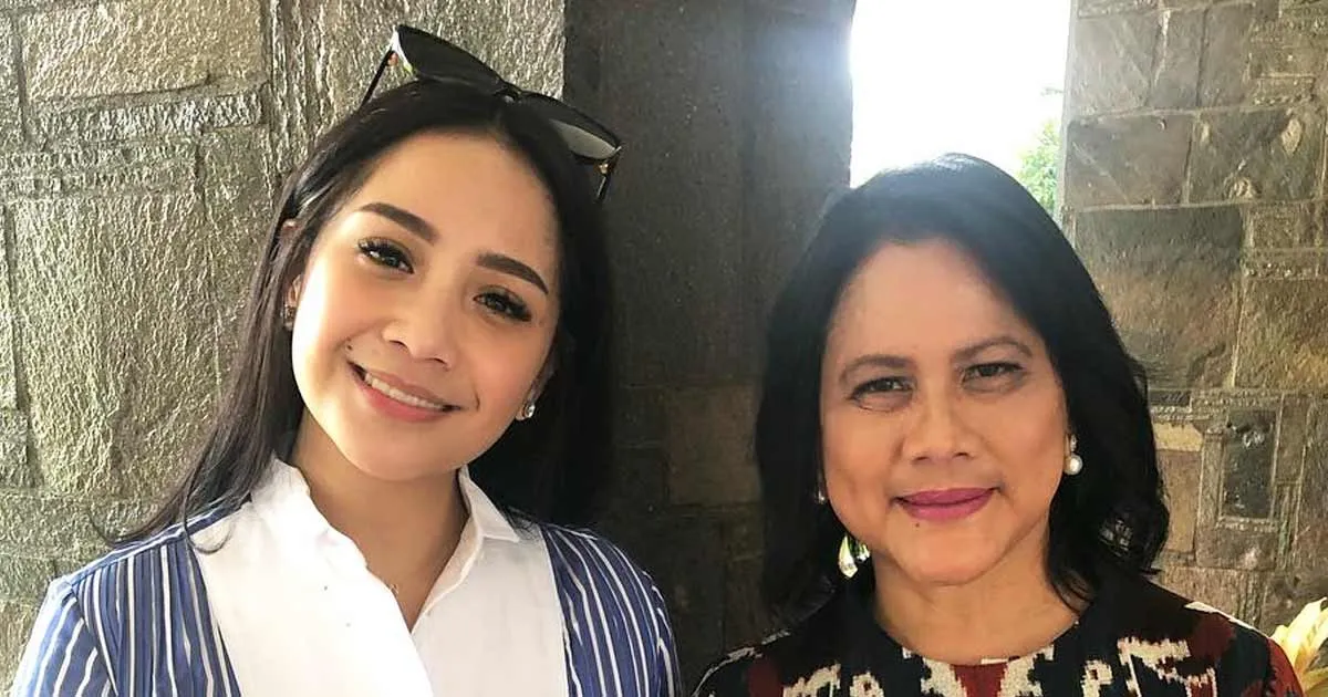 Pose Bareng Iriana Jokowi, Harga Baju Nagita Slavina Bikin Salah Fokus