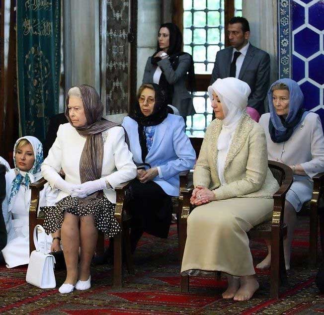 ratu-elizabeth-berhijab