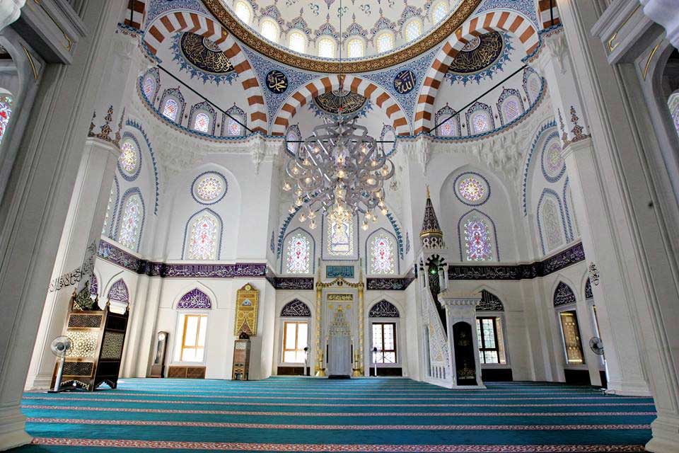 syahrini-akad-nikah-di-masjid camii tokyo 1
