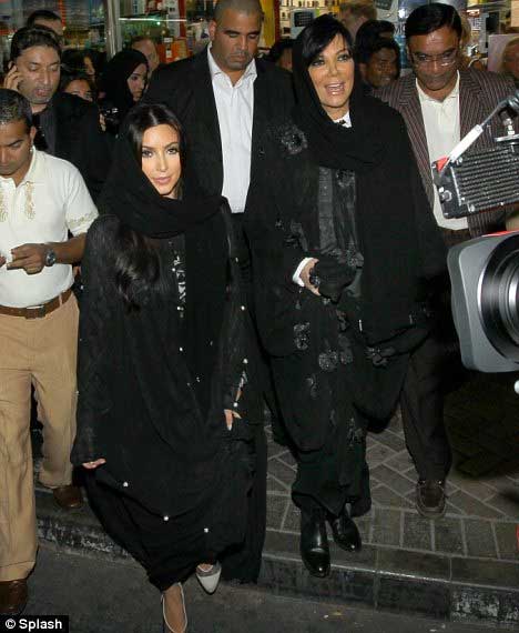 artis luar negeri berkerudung kris jenner