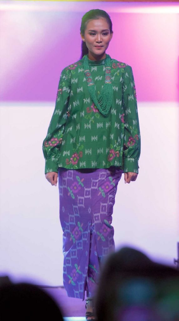 baju-tenun-donggala-modis-4