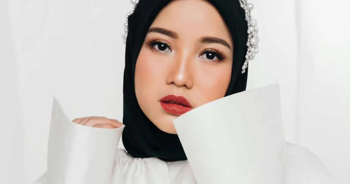 Yuk, Contek Teknik Makeup Simpel ala Chacha Frederica