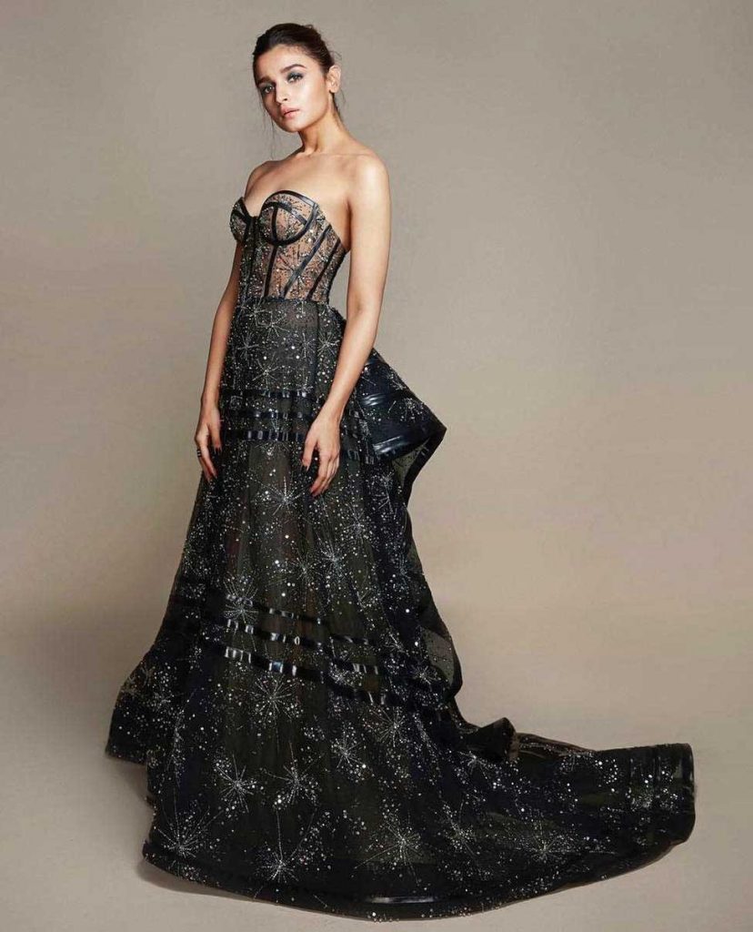 gaun terbaik filmfare awards 2019 alia bhatt