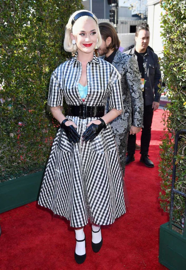 katy perry busana terbaik iheart radio music awards 2019