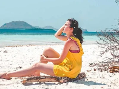 kimberly-ryder-pakai-baju-kuning