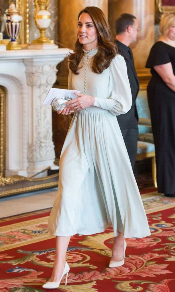penampilan-kate-middleton-dan meghan markle