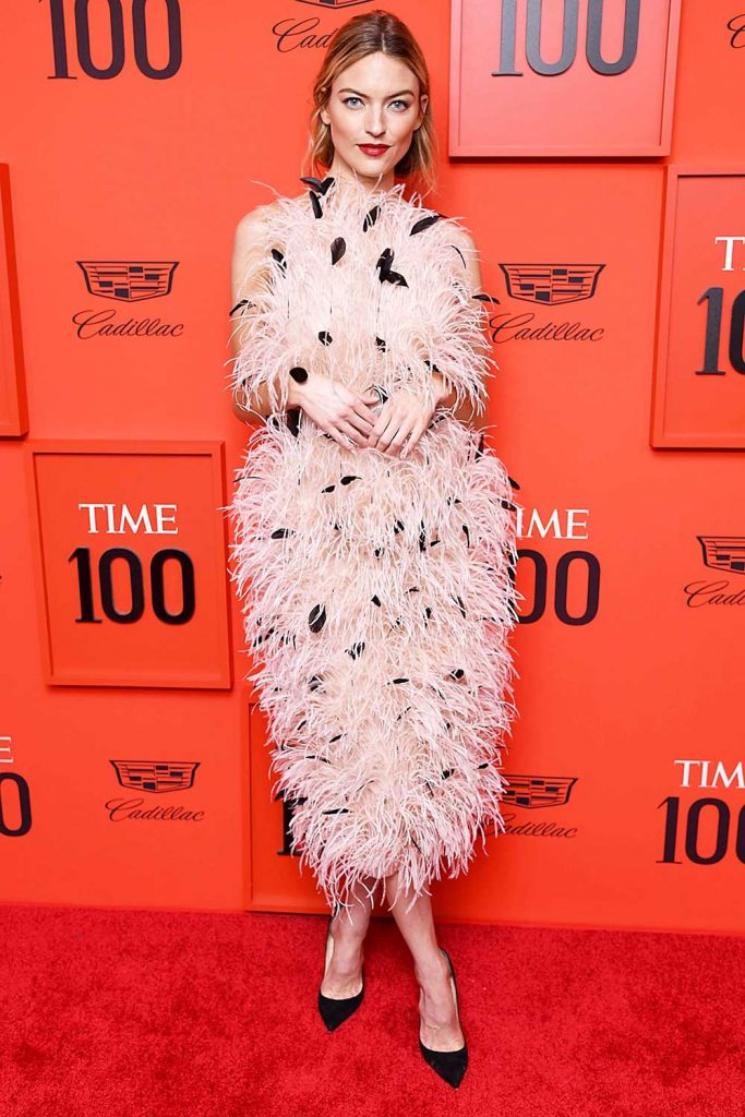 gaun-terbaik-time-100-gala-martha hunt
