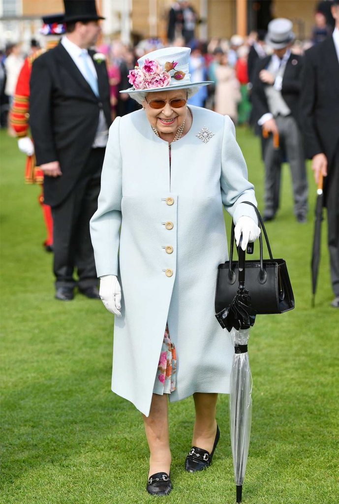 baju ratu elizabeth di buckingham garden party