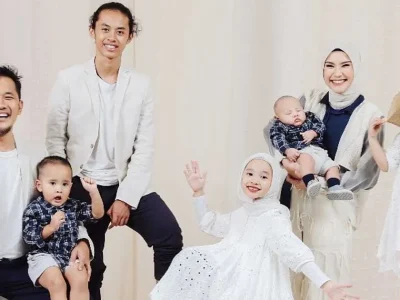 baju-seragam-lebaran-keluarga artis