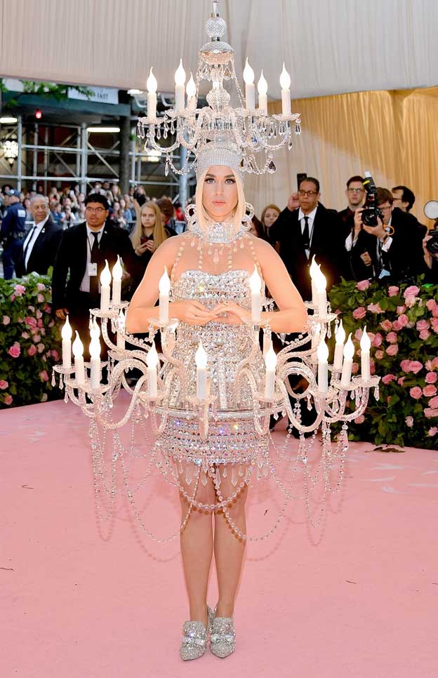busana-terunik-met-gala-2019 katy perry
