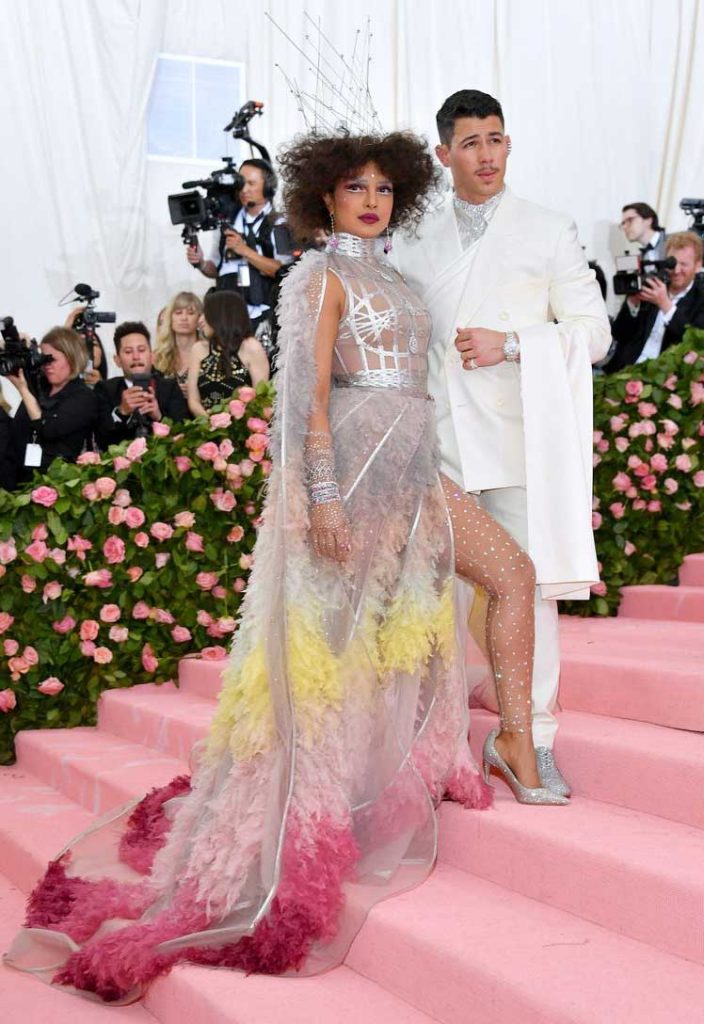 busana-terunik-met-gala-2019 priyanka chopra dan nick jonas
