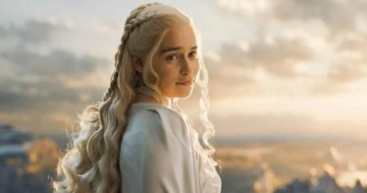 Dijuluki Mother of Dragon, Berapa Nilai Kekayaan Emilia Clarke?