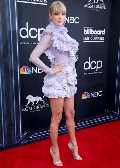 gaun-terbaik-billboard-music awards 2019 taylor swift
