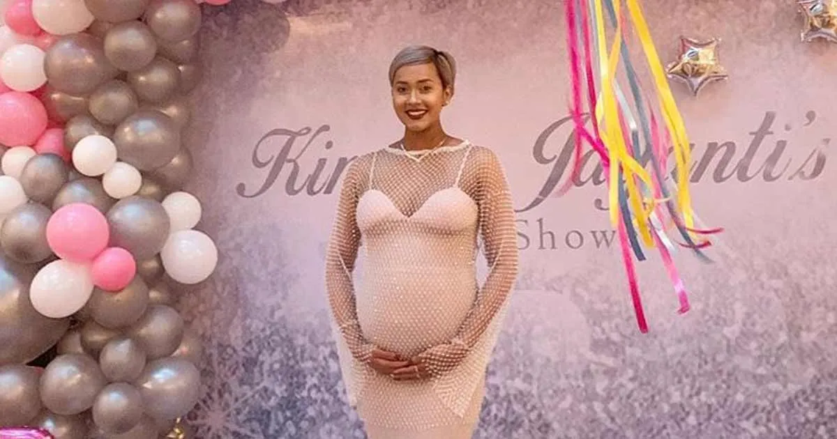 Kejutan Baby Shower Kimmy Jayanti, Bernuansa Pink dan Putih Elegan