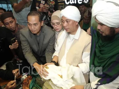 opick-punya-rambut-nabi-muhammad (2)