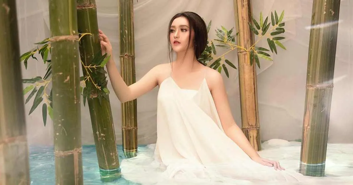 7 Fashion Ranty Maria dalam Pesona Beautiful in White
