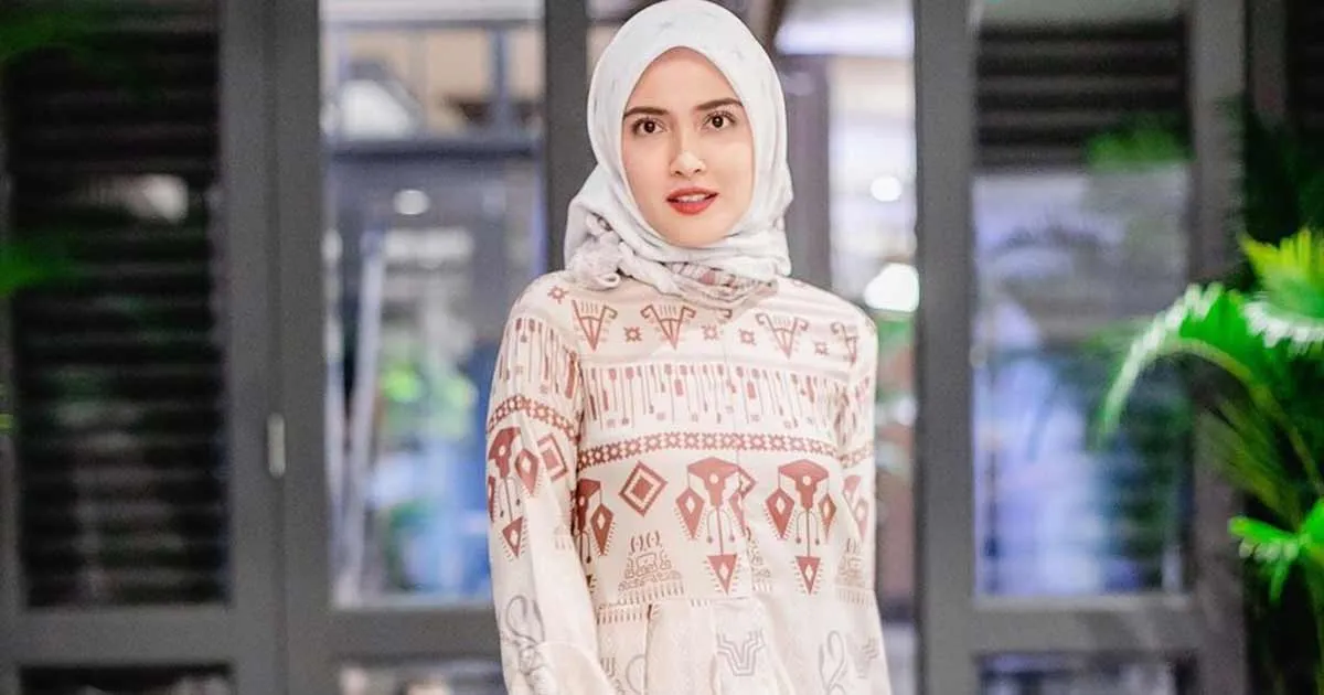 Shandy Aulia Kejutkan Sang Ayah dengan Tampil Berhijab